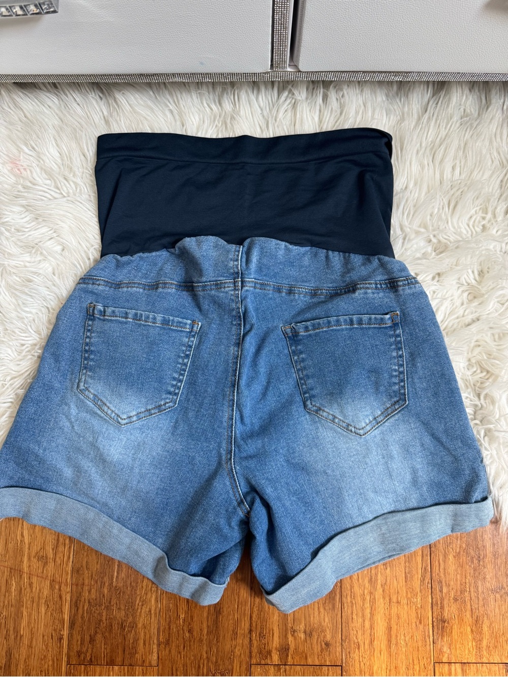 HOFISH Women's Maternity Denim Shorts Over The Belly Stretchy Jean Shorts L - Picture 4 of 5